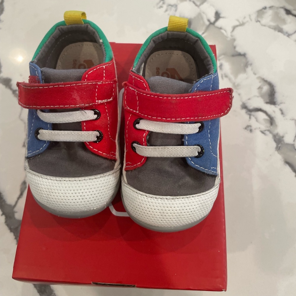See Kai run size 5 tennis shoes (first walker)